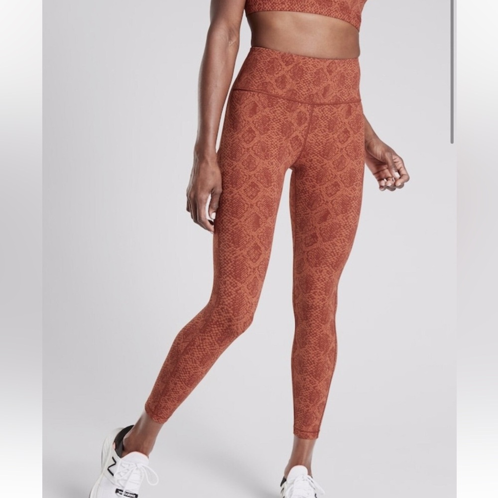 ✨Athleta Ultimate Stash Pocket Snake Print 7/8 Tights Russet Brown SP‎ Small✨